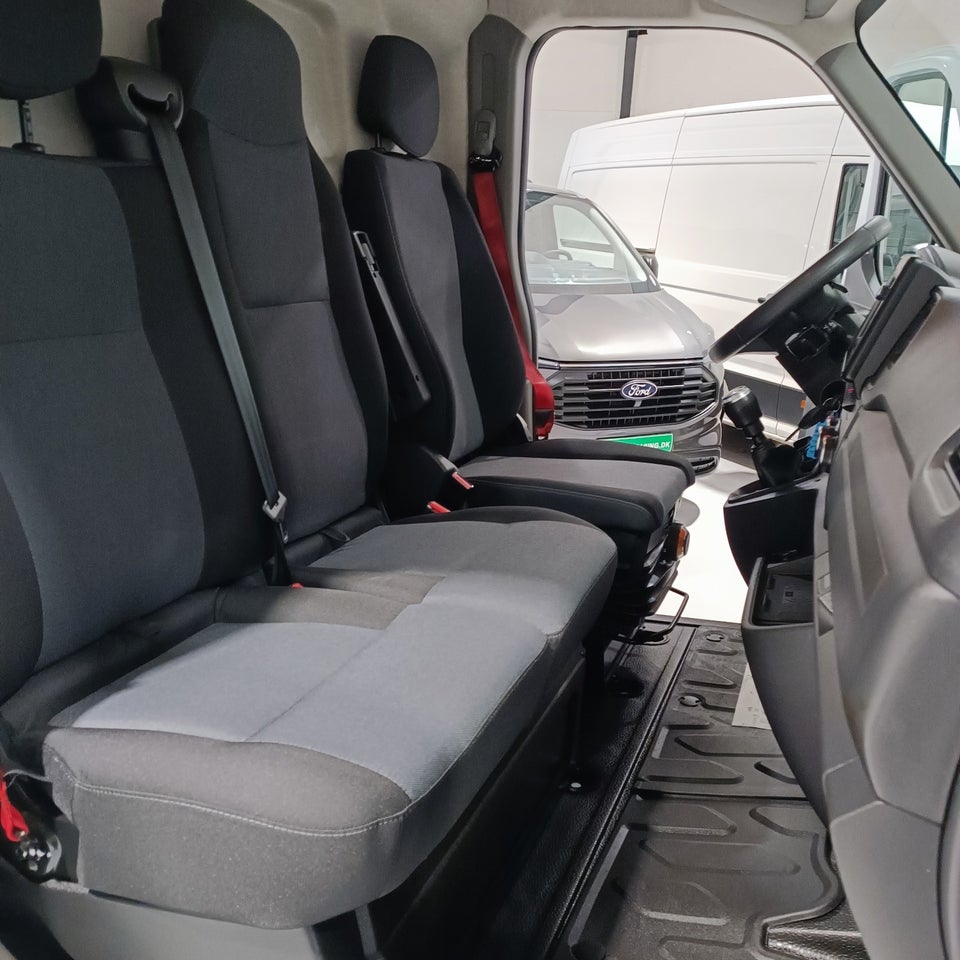 Renault Master IV T35 2,3 dCi 165 L3H2 Kassevogn RWD