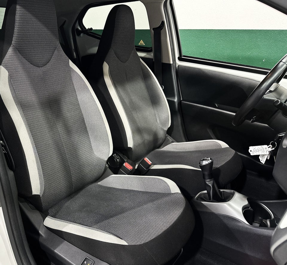 Toyota Aygo 1,0 VVT-i x-press 5d