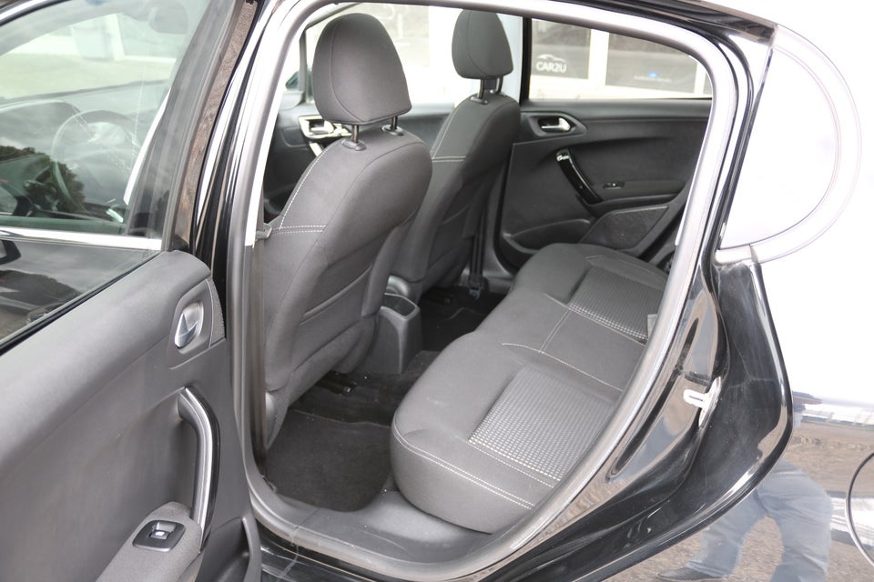 Peugeot 208 1,5 BlueHDi 100 Signature Sky 5d
