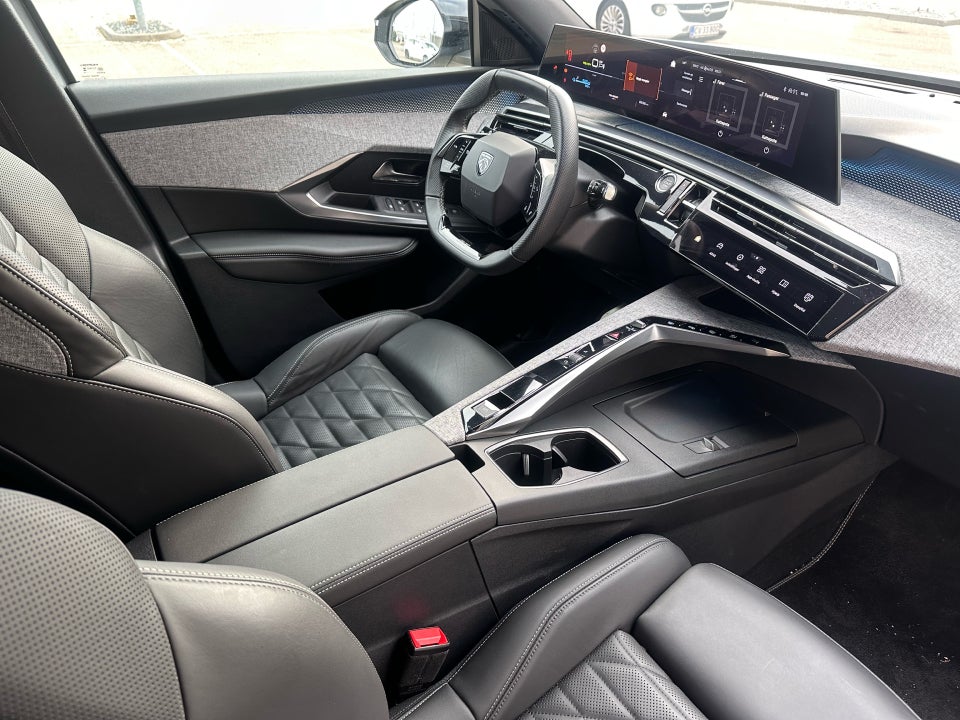 Peugeot e-3008 77 GT Pack 5d