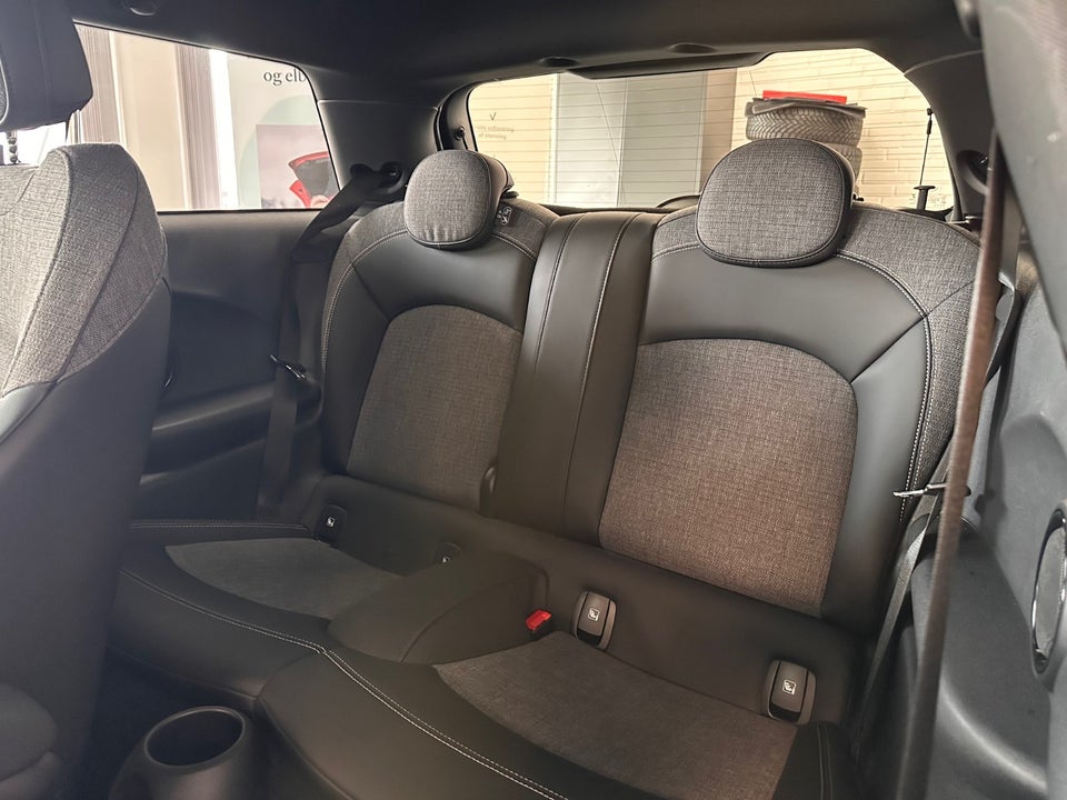 MINI Cooper SE Essential 3d