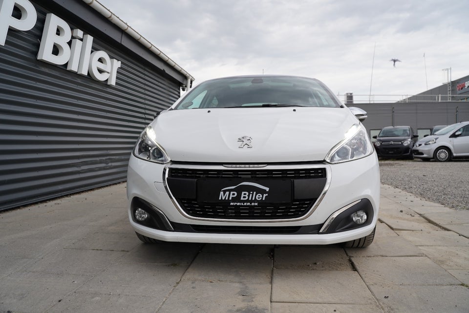 Peugeot 208 1,2 VTi 82 Selection Sky 5d