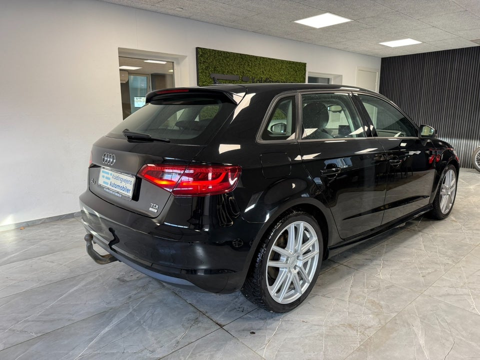 Audi A3 1,6 TDi 110 Ultra Attraction 4d