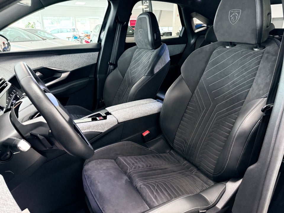 Peugeot e-3008 77 GT Pack 5d