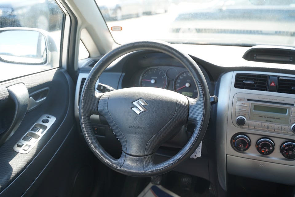 Suzuki Liana 1,6  5d
