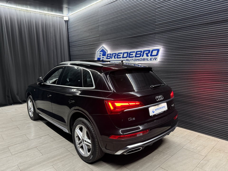 Audi Q5 40 TDi S-line quattro S-tr. 5d