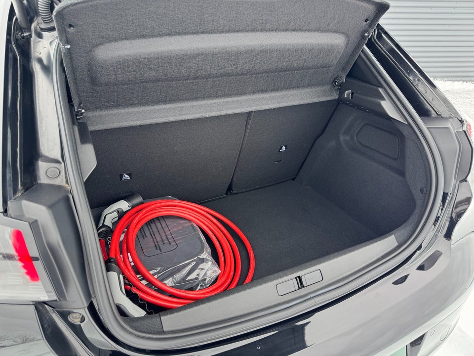 Peugeot e-208 50 GT 5d