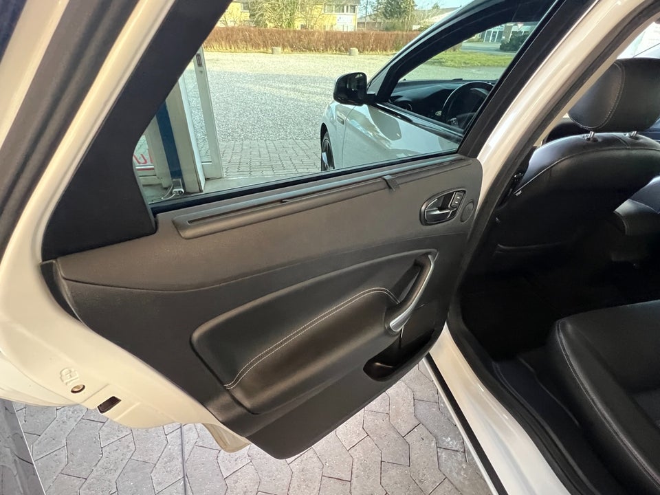 Ford Mondeo 2,5 20V Turbo Titanium stc. 5d