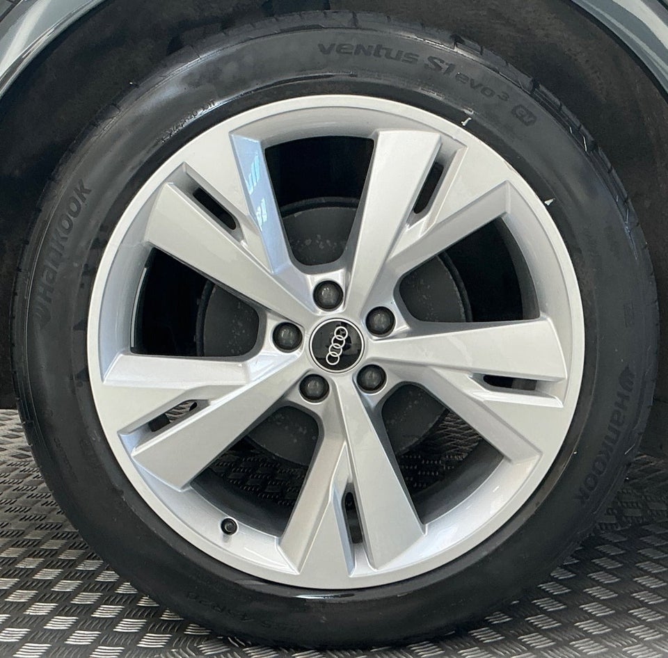 Audi Q4 e-tron 45 S-line 5d