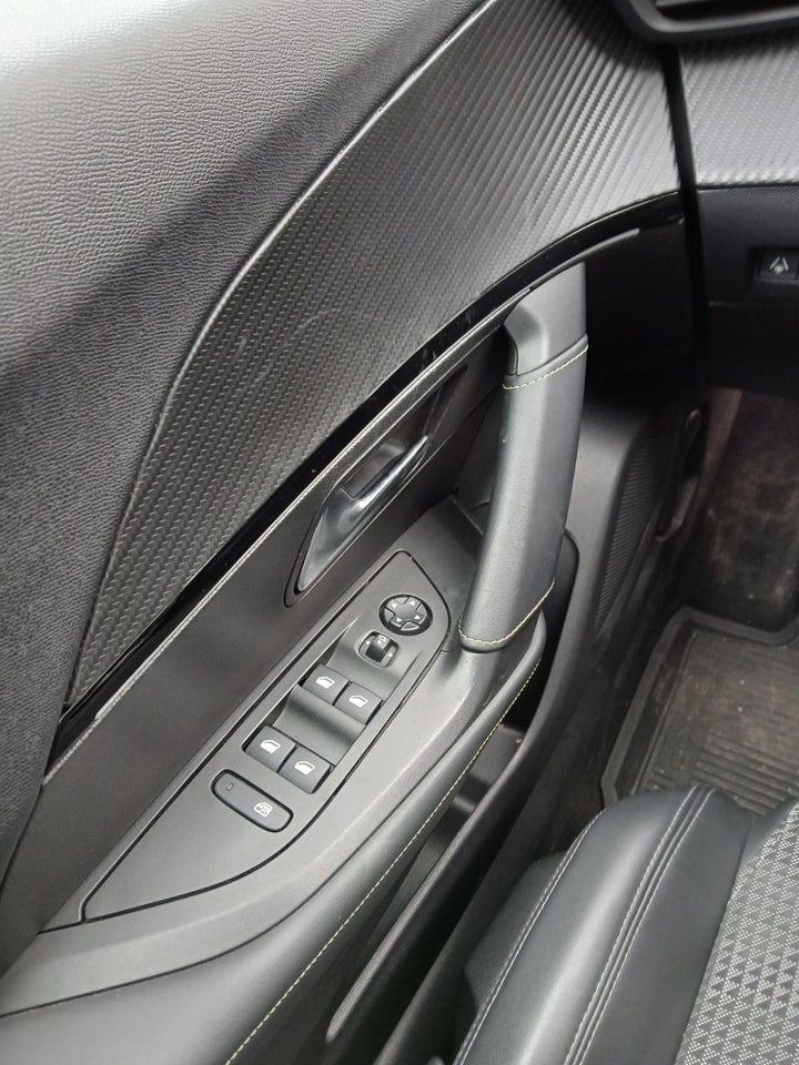 Peugeot e-2008 50 GT Sky 5d