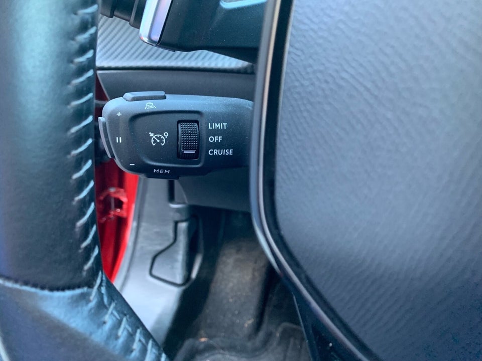 Peugeot 2008 1,5 BlueHDi 130 Allure EAT8 5d