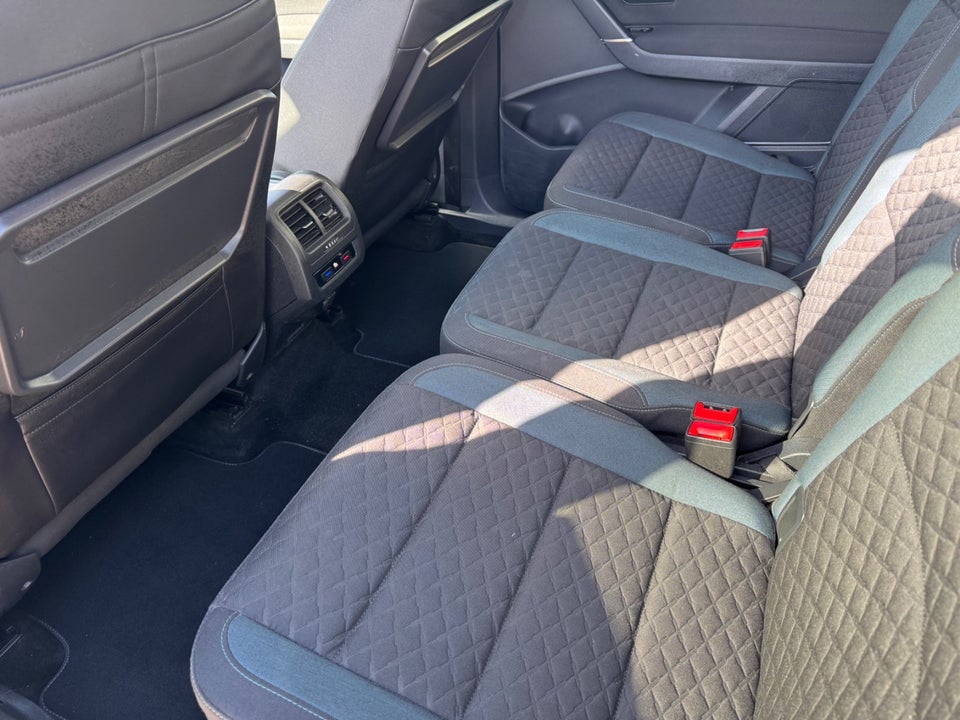 VW Touran 1,6 TDi 115 IQ.Drive DSG 7prs 5d