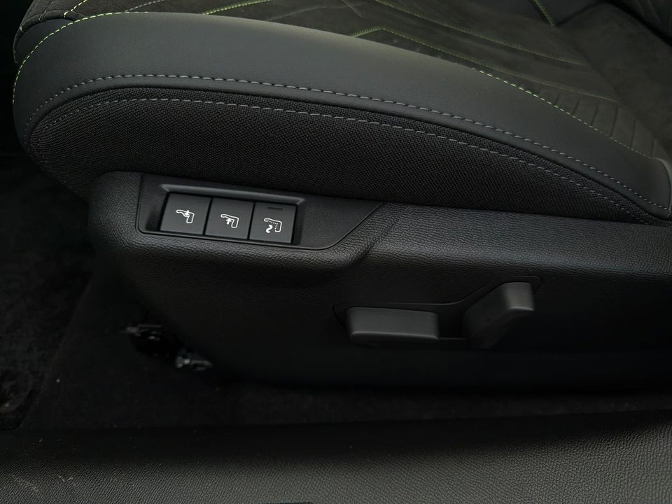 Peugeot e-208 54 GT Pack 5d