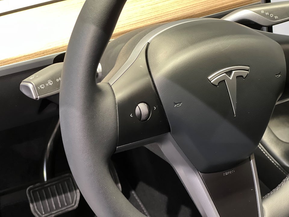 Tesla Model Y Long Range AWD 5d