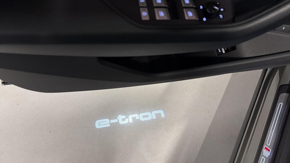 Audi Q8 e-tron 55 Prestige Sportback quattro 5d