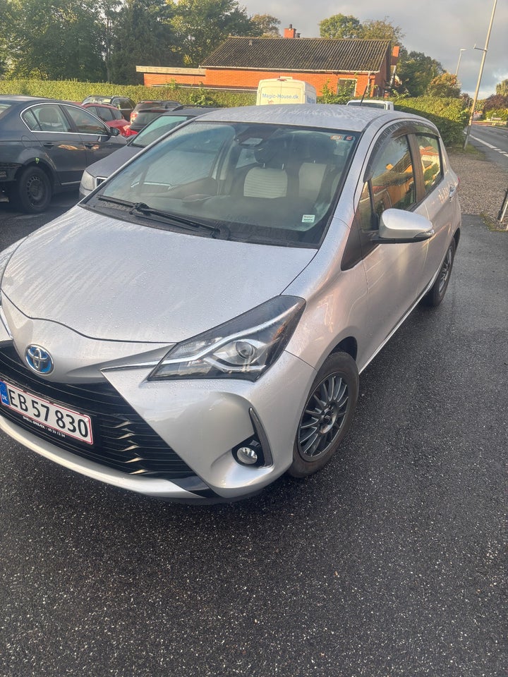 Toyota Yaris 1,5 Hybrid H1 e-CVT 5d