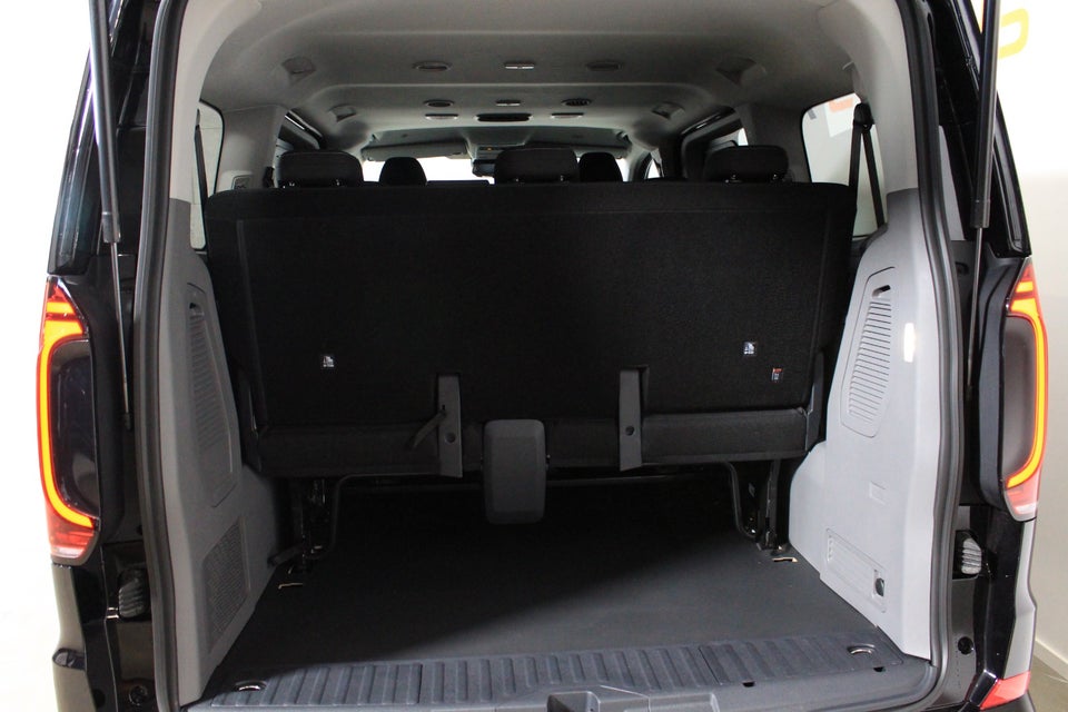 VW e-Caravelle 64 Style SWB