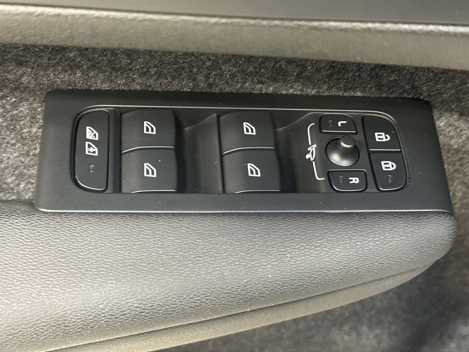 Volvo XC40 ReCharge Extended Range Core 5d