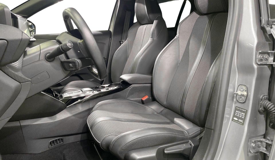 Peugeot e-208 50 GT 5d