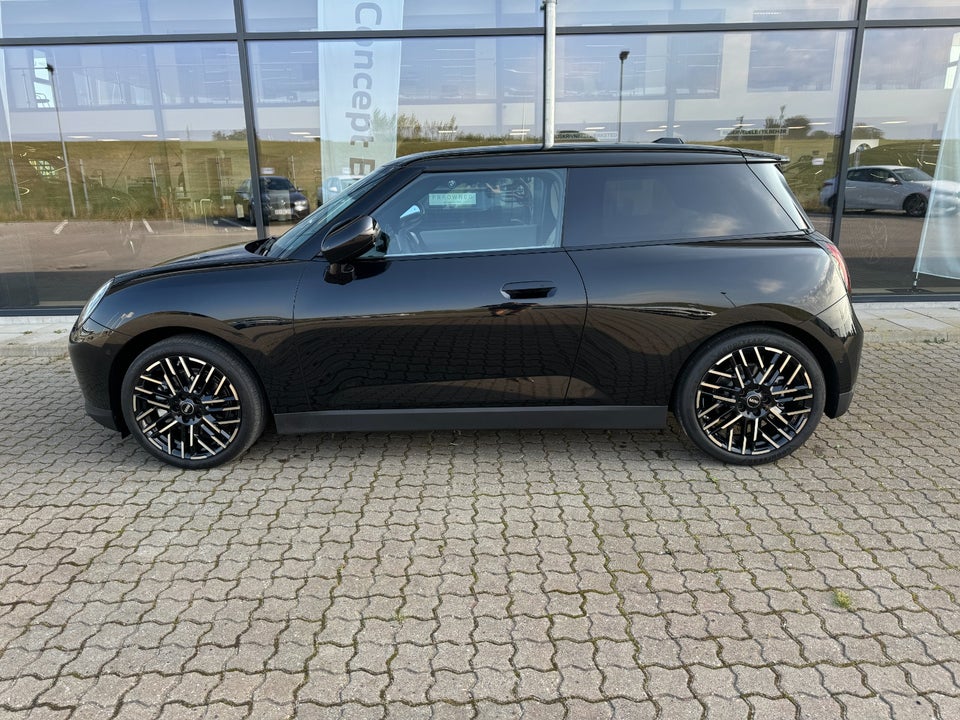 MINI Cooper SE Favoured Trim XL 3d