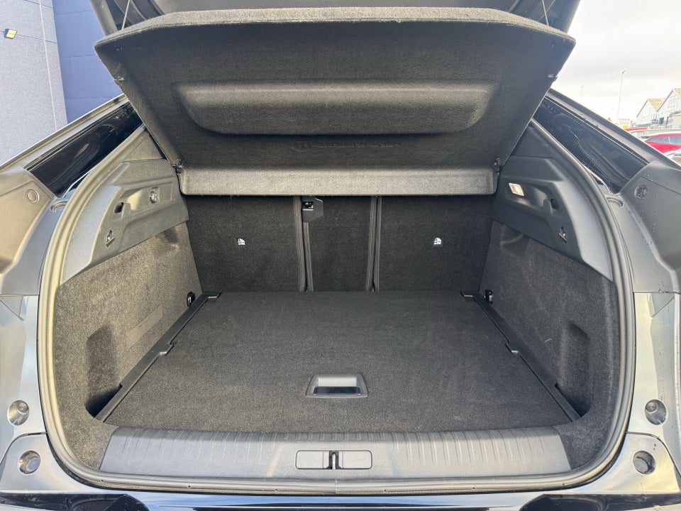 Peugeot e-3008 77 GT 5d