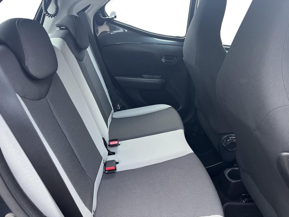 Toyota Aygo 1,0 VVT-i x-play x-shift 5d