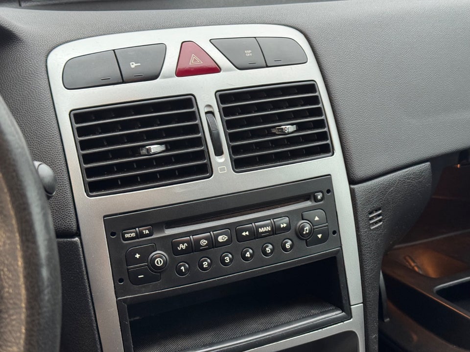 Peugeot 307 1,6 XR stc. 5d