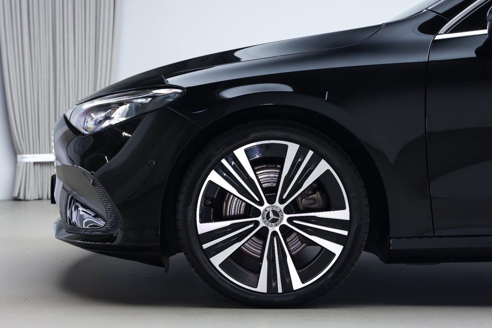 Mercedes CLA350 EQ Progressive Premium 4Matic 4d
