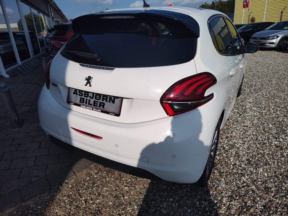 Peugeot 208 1,2 VTi 82 Allure 5d