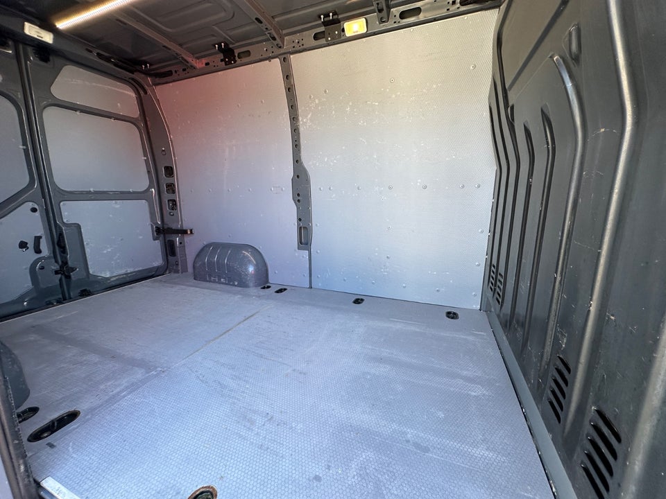 Renault Master IV T35 2,3 dCi 150 L2H2 Kassevogn