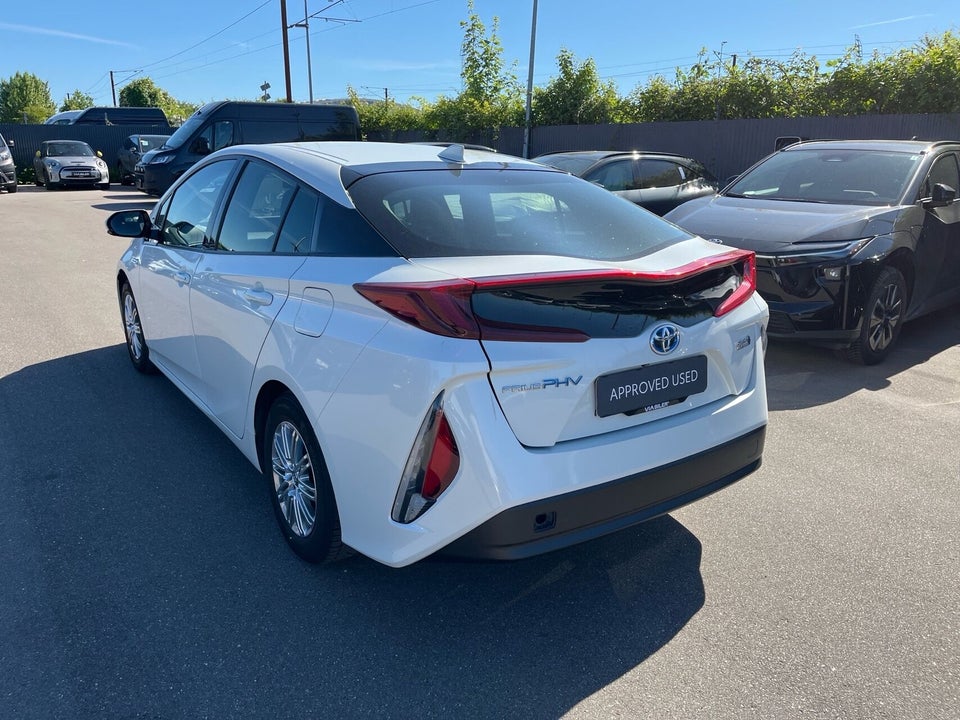 Toyota Prius 1,8 Hybrid H3 CVT 5d