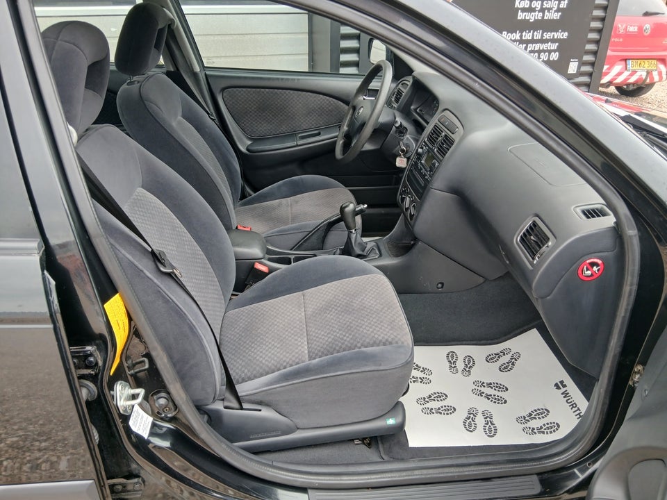 Toyota Avensis 1,8 VVT-i Terra 5d
