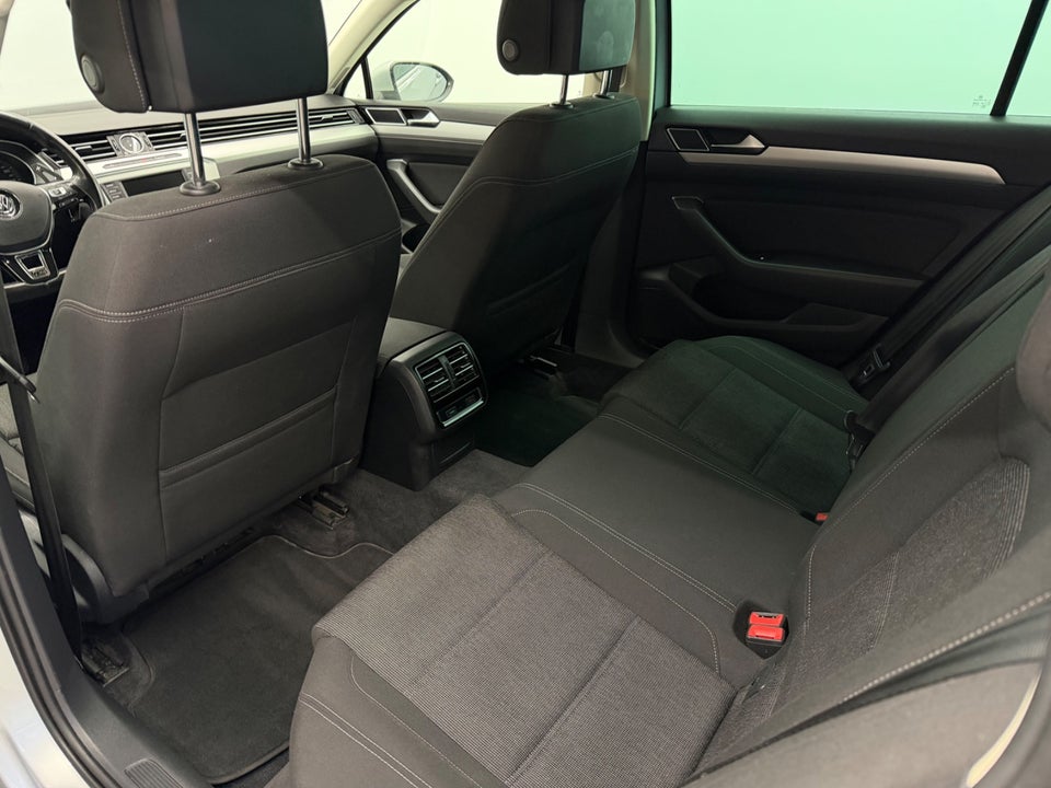 VW Passat 2,0 TDi 150 R-line Variant DSG 5d