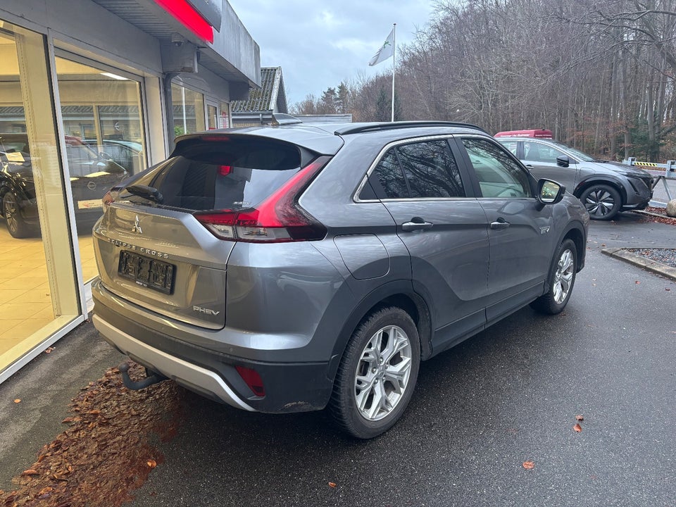 Mitsubishi Eclipse Cross 2,4 PHEV Intense CVT 4WD 5d