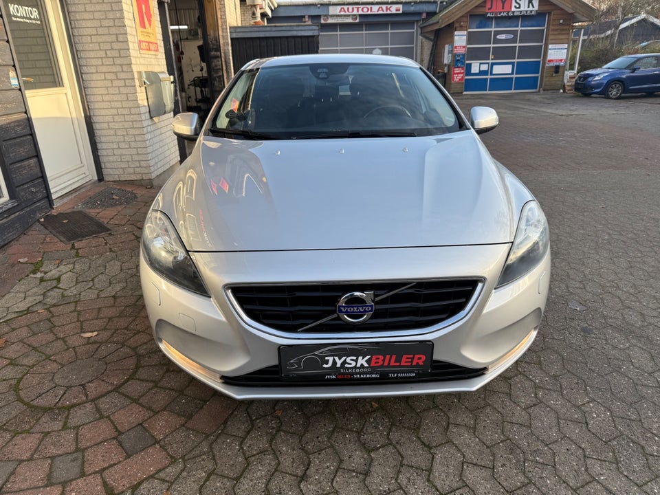 Volvo V40 1,6 D2 115 Kinetic 5d