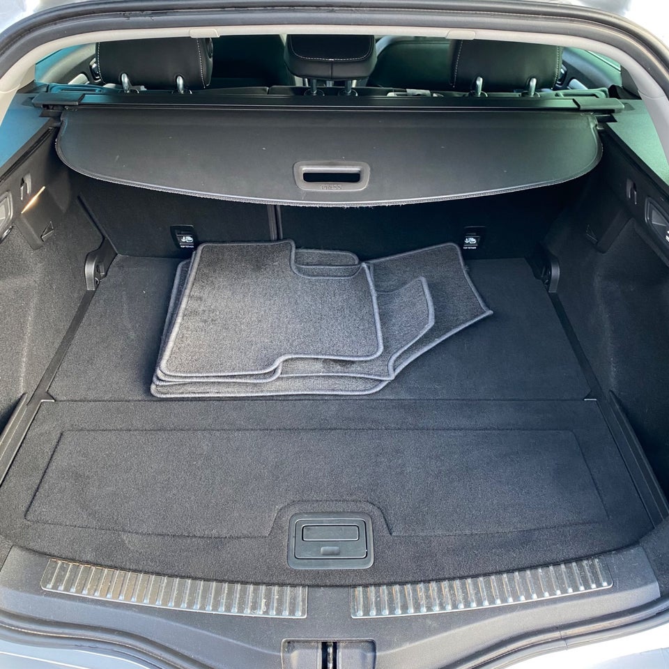 Renault Megane IV 1,3 TCe 140 Bose Edition Sport Tourer EDC 5d