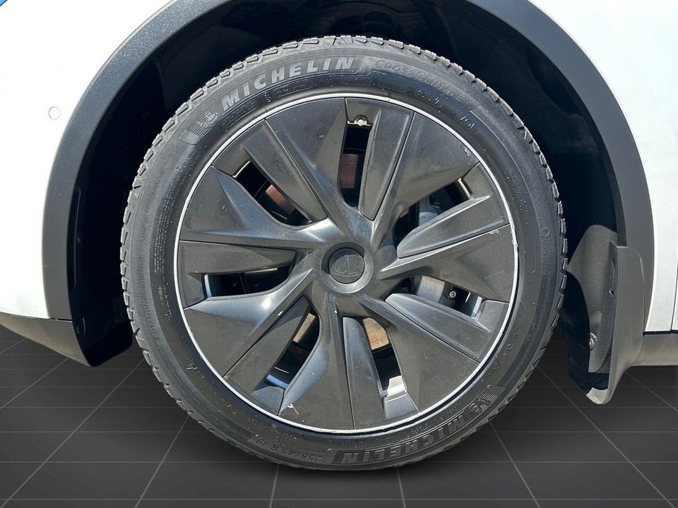 Tesla Model Y Long Range AWD 5d