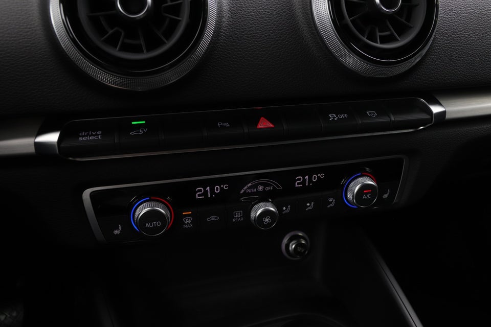 Audi A3 40 TFSi e Design Sportback S-tr. 5d