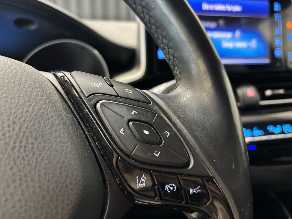 Toyota C-HR 1,8 Hybrid Selected CVT 5d