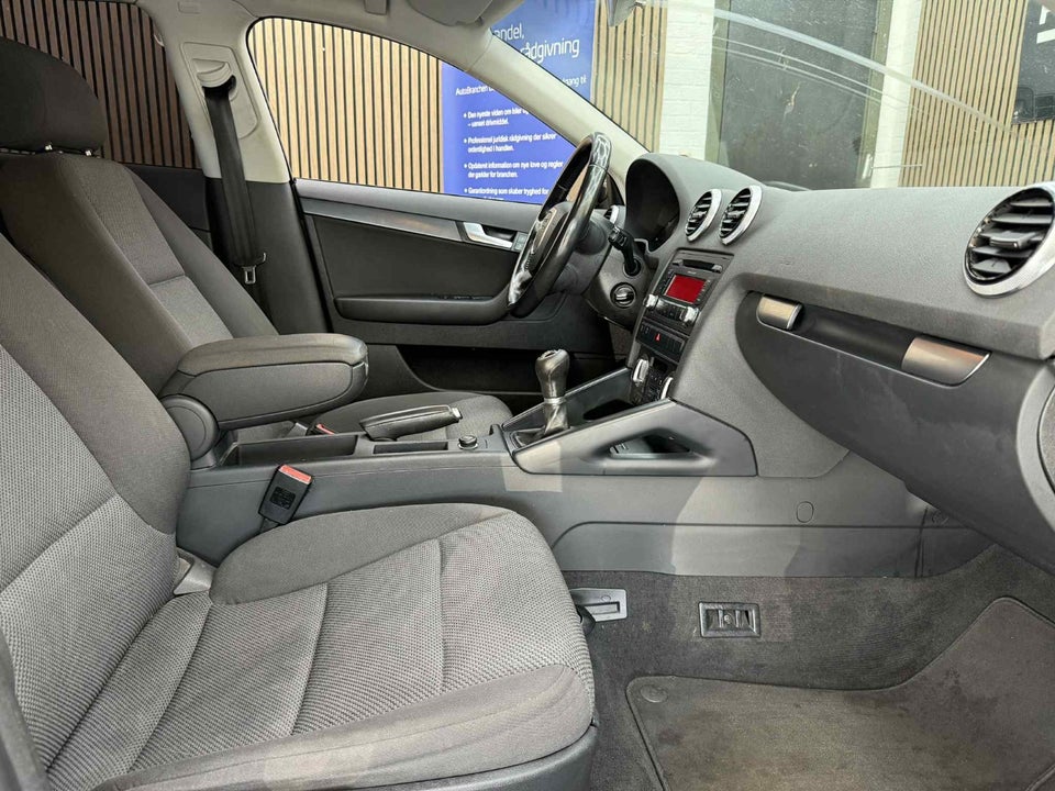 Audi A3 2,0 TDi 136 Ambiente Sportback 5d