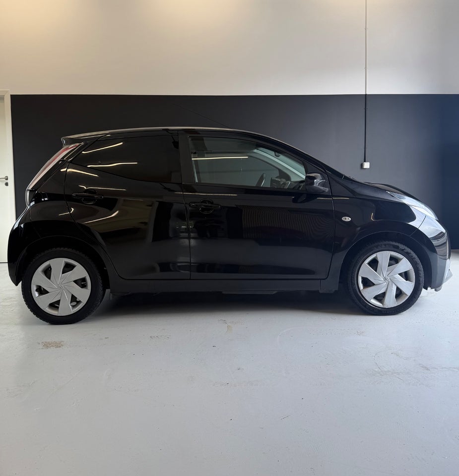 Toyota Aygo 1,0 VVT-i x-black 5d