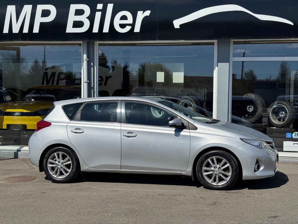 Toyota Auris 2,0 D-4D T2 5d