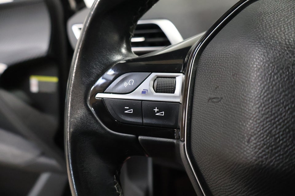 Peugeot 5008 1,2 PureTech 130 Active 7prs 5d