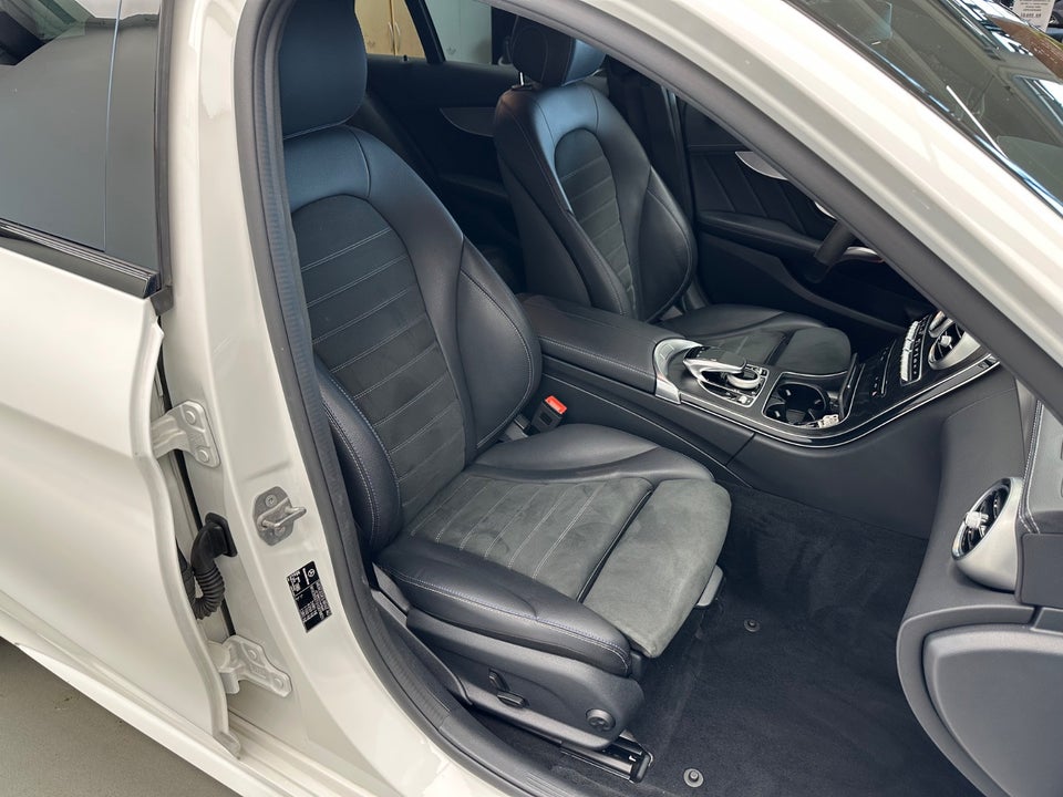 Mercedes C300 de 2,0 AMG Line stc. aut. 5d