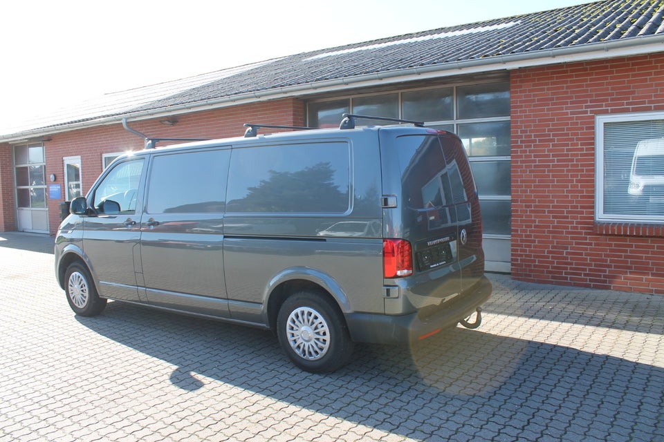 VW Transporter 2,0 TDi 110 Kassevogn lang