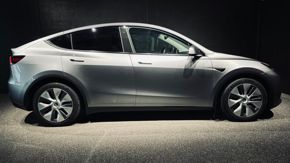 Tesla Model Y Long Range AWD 5d