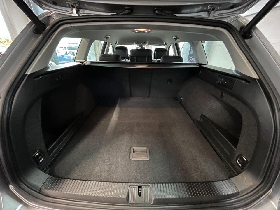 VW Passat 2,0 TDi 150 Business Variant DSG 5d