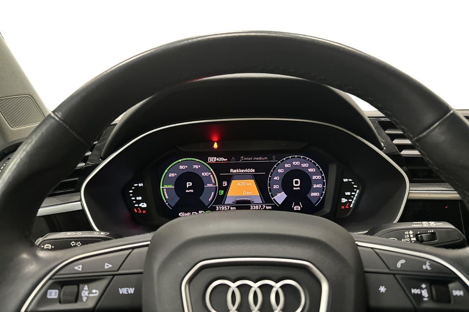 Audi Q3 45 TFSi e Attitude plus S-tr. 5d