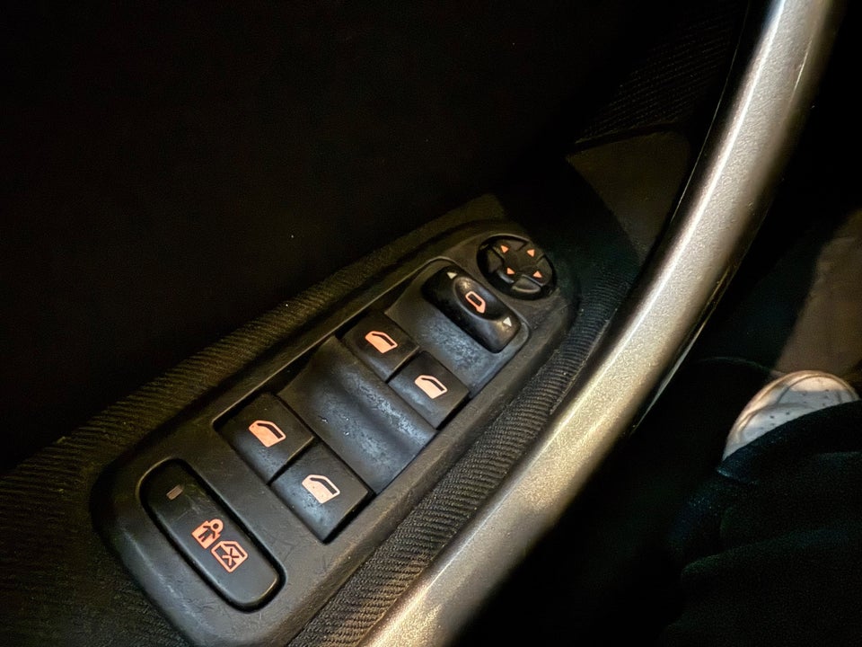 Peugeot 308 1,6 VTi Premium 5d