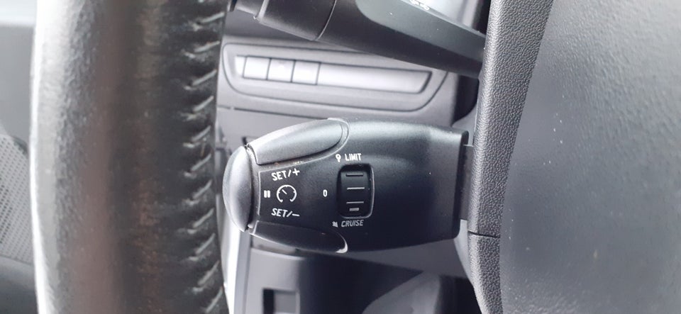 Peugeot 208 1,6 BlueHDi 100 Active 5d